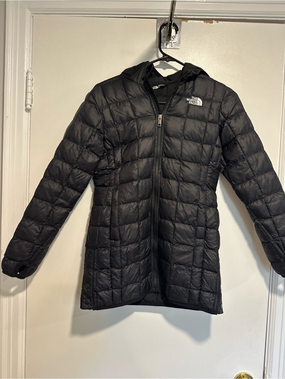 The North Face girls Sz:L black quilted ThermoBall Eco hooded Lightweight Parka.